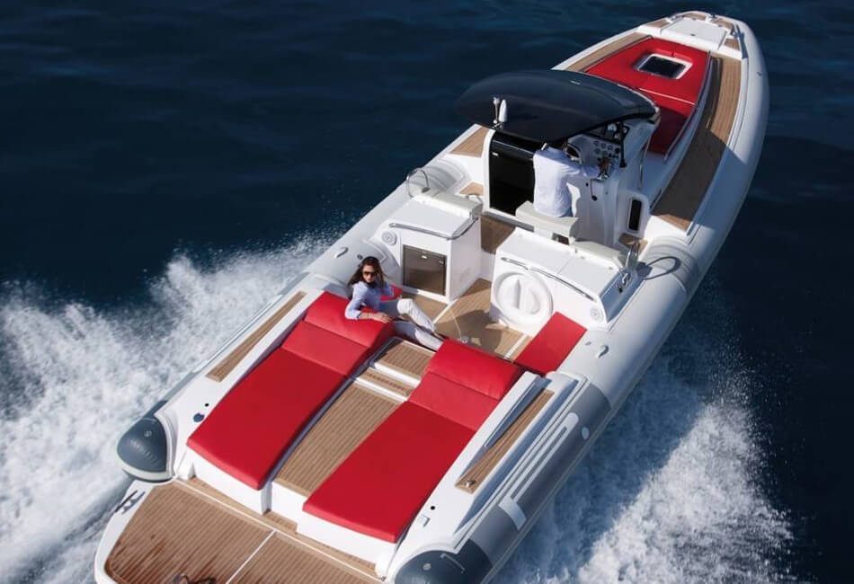 37.3 ft Pirelli P1100 Motorboat 
